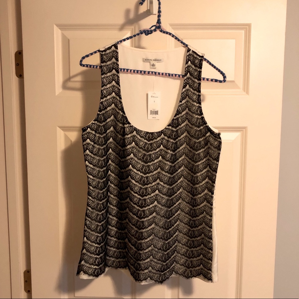 Banana Republic B/W lace shell, NWT